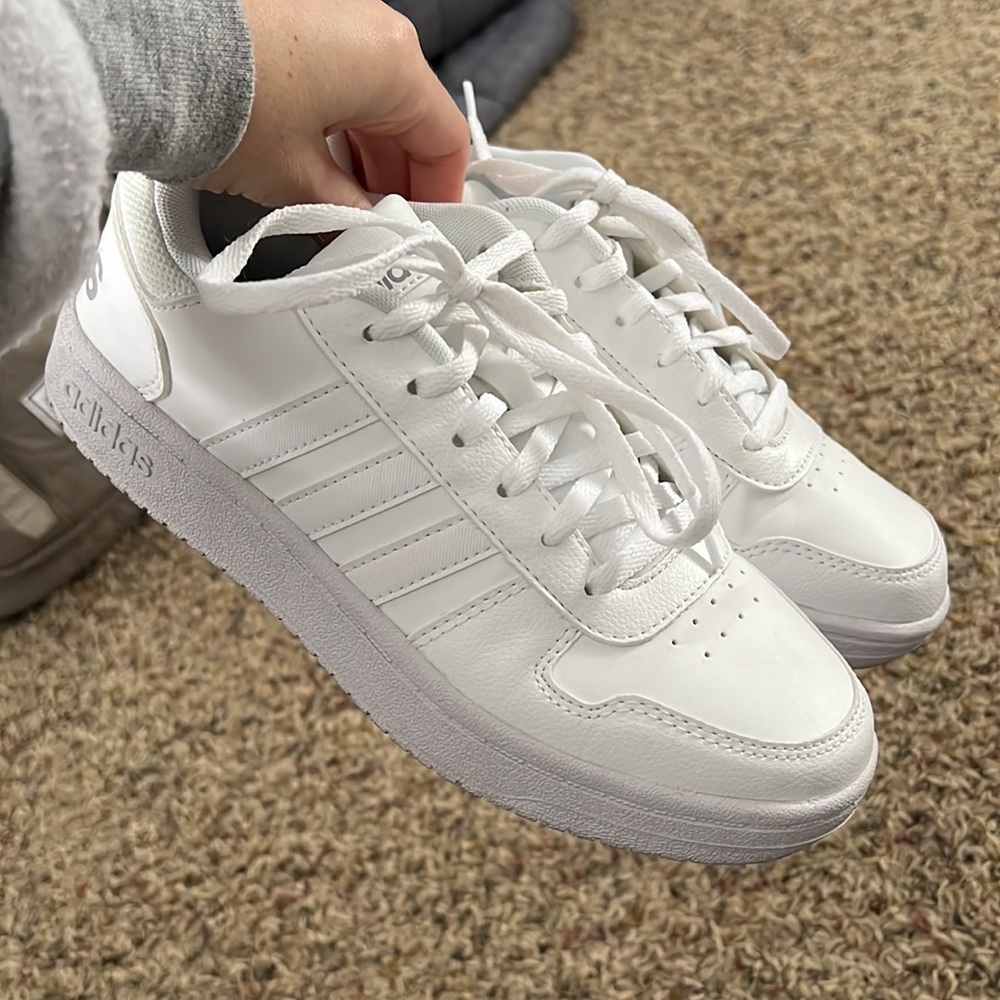 Adidas Womens white low top sneaker tennis shoes